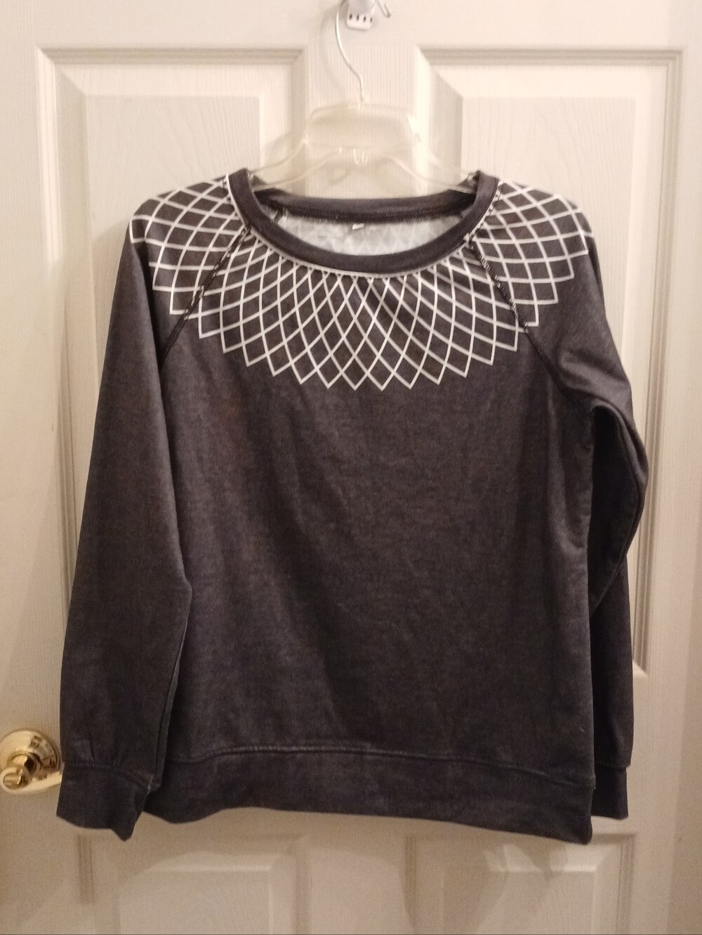 Norse Diamond Design Women's Top Sweatshirt Size S- M Heather Gray Neutral